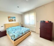 Будинок в Оріуела Коста 179 кв.м з балконом біля моря