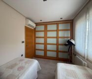 Будинок в Оріуела Коста 179 кв.м з балконом біля моря