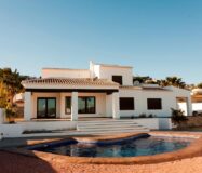 Вілла з панорамним видом на море в Морайрі 283 кв.м