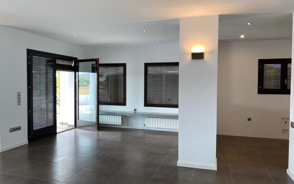 Вілла з панорамним видом на море в Морайрі 283 кв.м