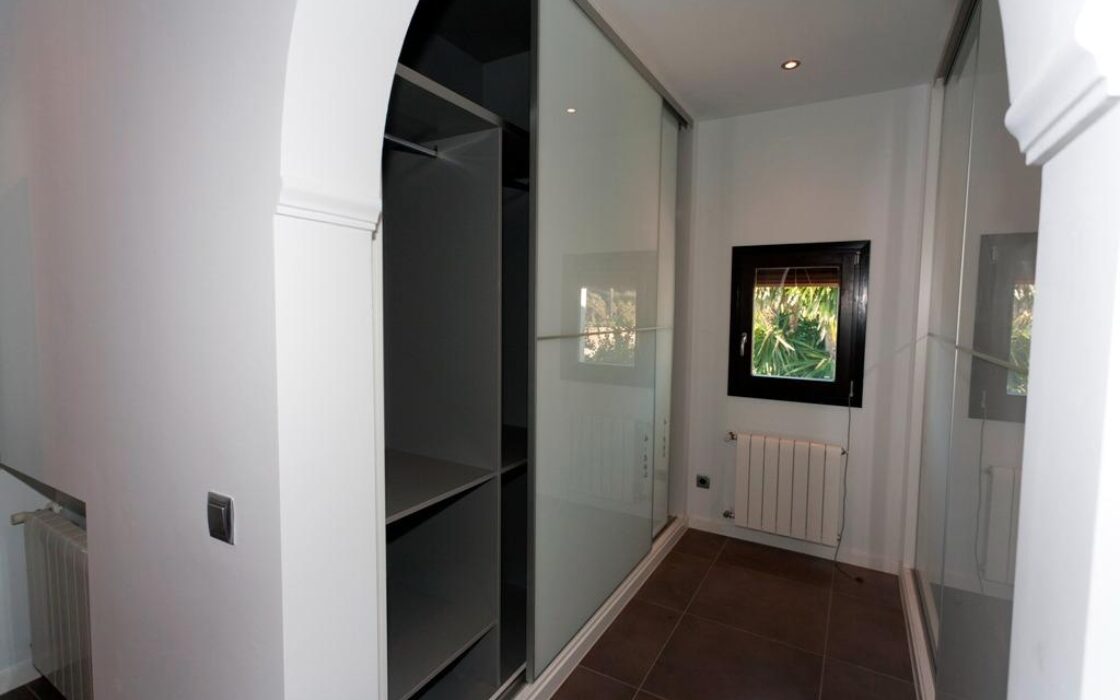 Вілла з панорамним видом на море в Морайрі 283 кв.м