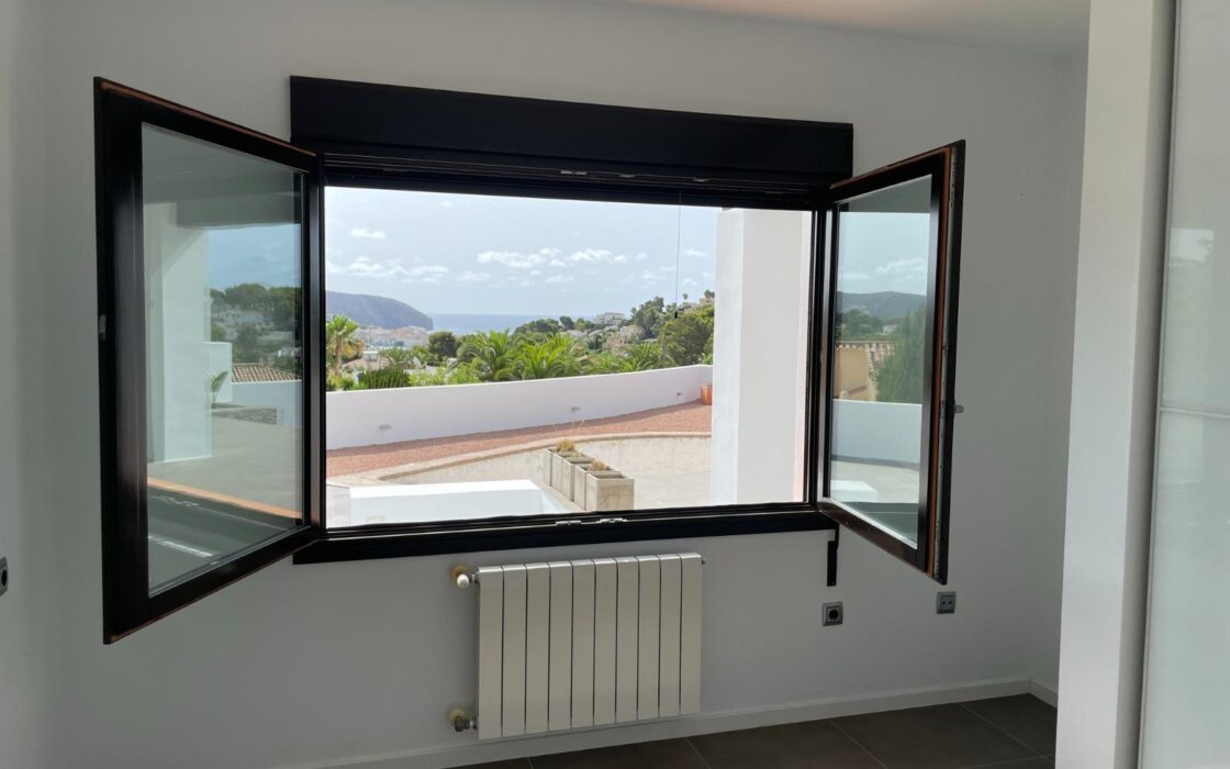 Вілла з панорамним видом на море в Морайрі 283 кв.м