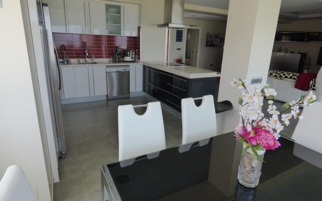 Дом в San Juan Playa с видом на море, 200 кв.м, 4 комнаты