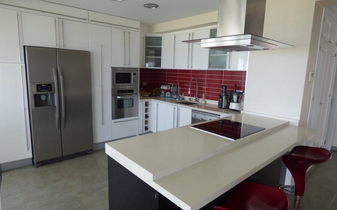 Дом в San Juan Playa с видом на море, 200 кв.м, 4 комнаты