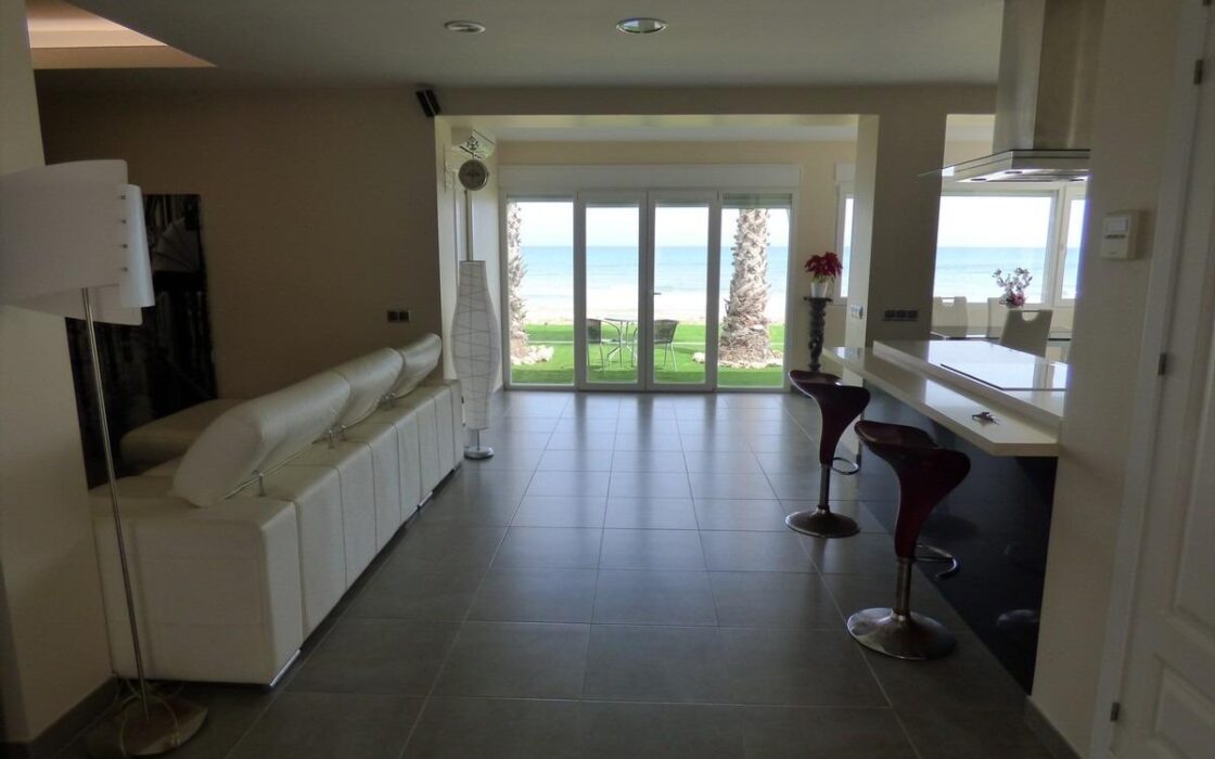 Дом в San Juan Playa с видом на море, 200 кв.м, 4 комнаты