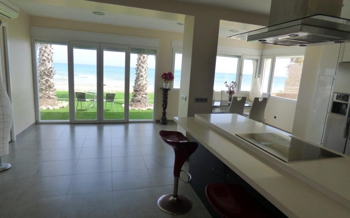 Дом в San Juan Playa с видом на море, 200 кв.м, 4 комнаты