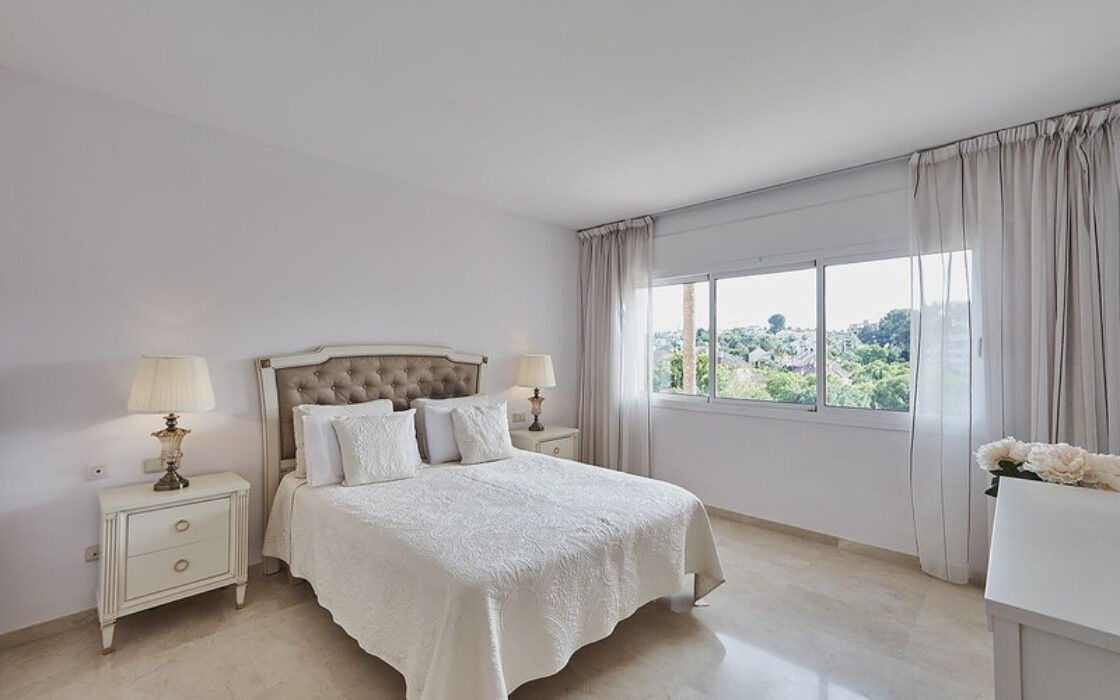 Апартаменты 3 комнаты в Марбелье с террасой 127 кв.м