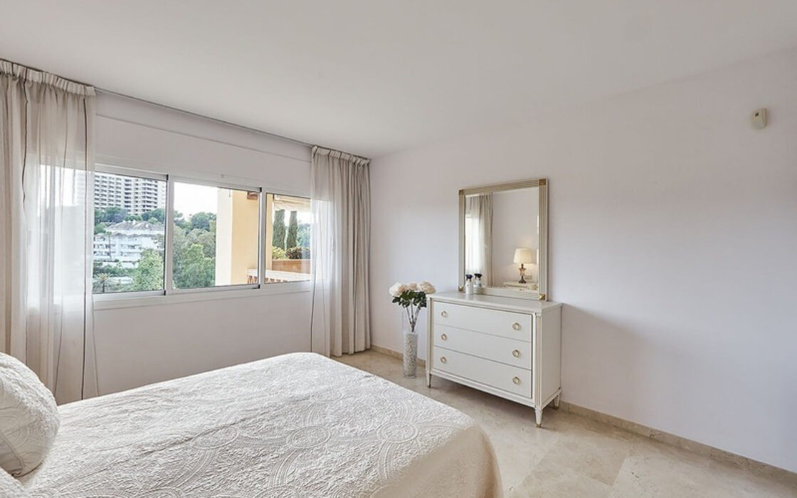 Апартаменты 3 комнаты в Марбелье с террасой 127 кв.м