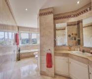 Апартаменты 3 комнаты в Марбелье с террасой 127 кв.м