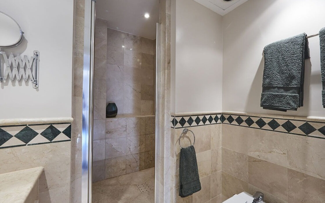 Апартаменты 3 комнаты в Марбелье с террасой 127 кв.м