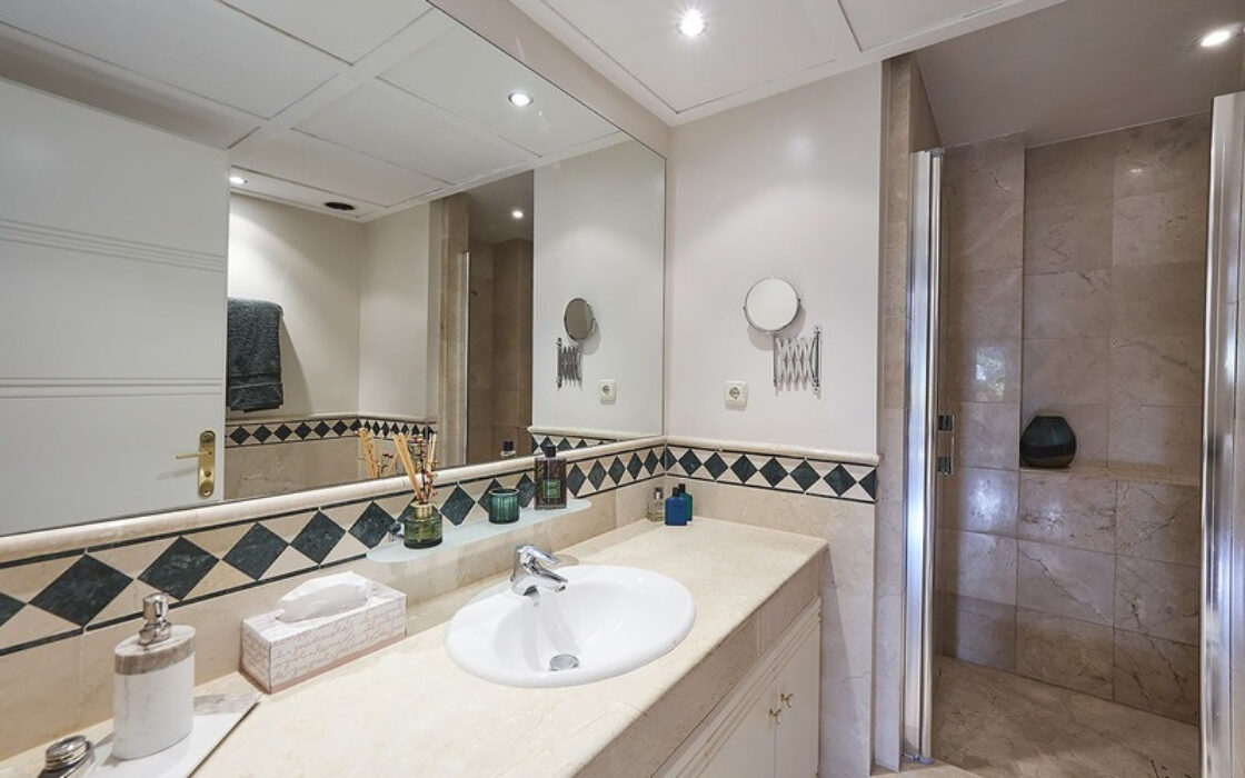 Апартаменты 3 комнаты в Марбелье с террасой 127 кв.м