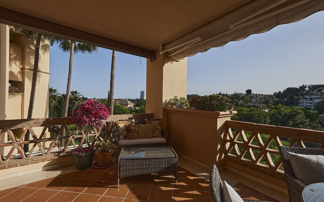 Апартаменты 3 комнаты в Марбелье с террасой 127 кв.м