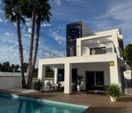 Вилла в Аликанте 400 кв.м с бассейном и террасой