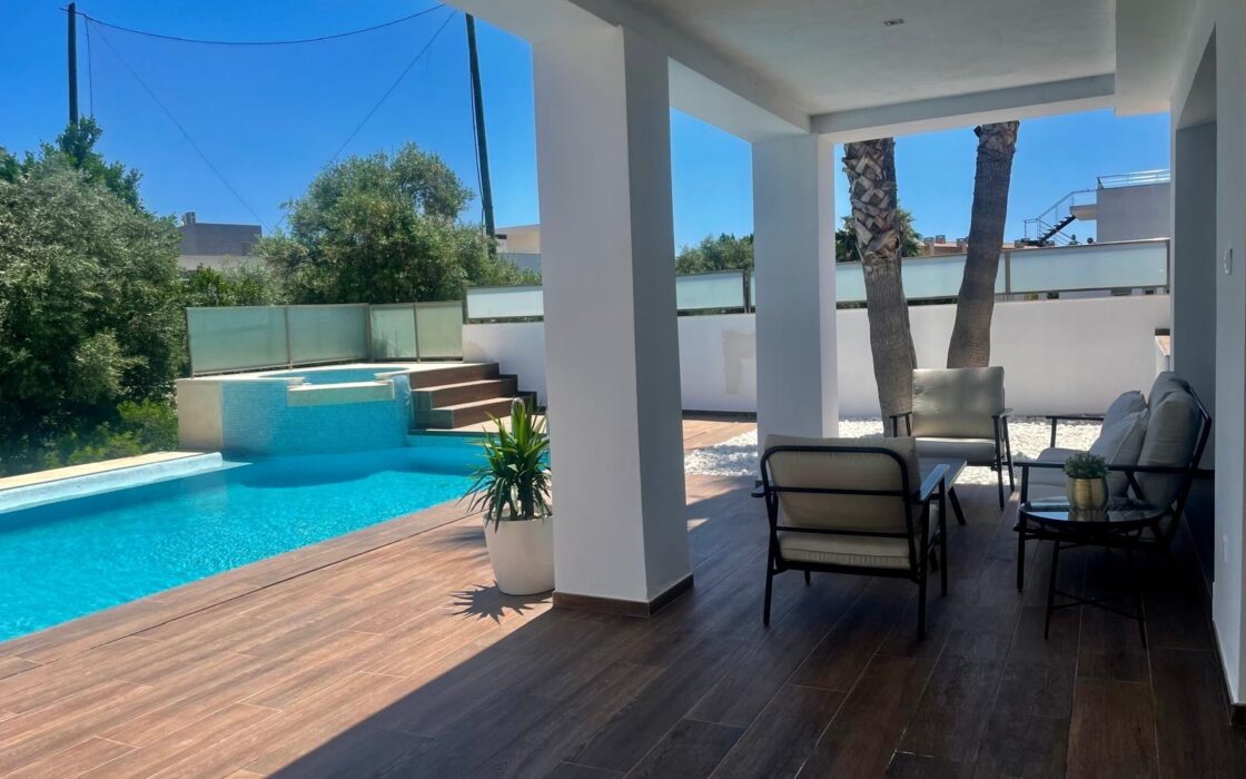 Вилла в Аликанте 400 кв.м с бассейном и террасой