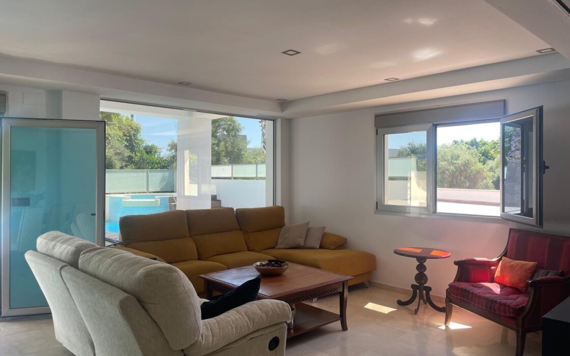 Вилла в Аликанте 400 кв.м с бассейном и террасой