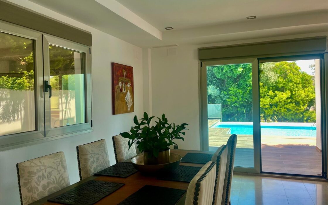 Вилла в Аликанте 400 кв.м с бассейном и террасой