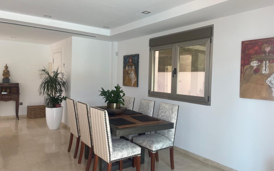 Вилла в Аликанте 400 кв.м с бассейном и террасой