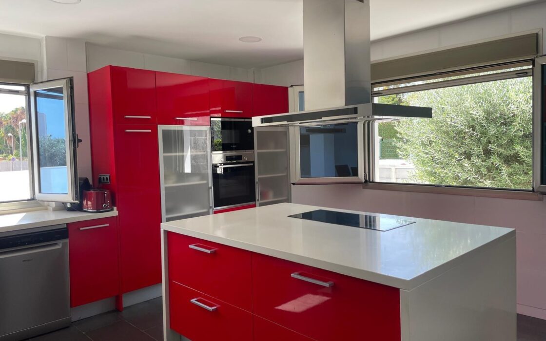 Вилла в Аликанте 400 кв.м с бассейном и террасой