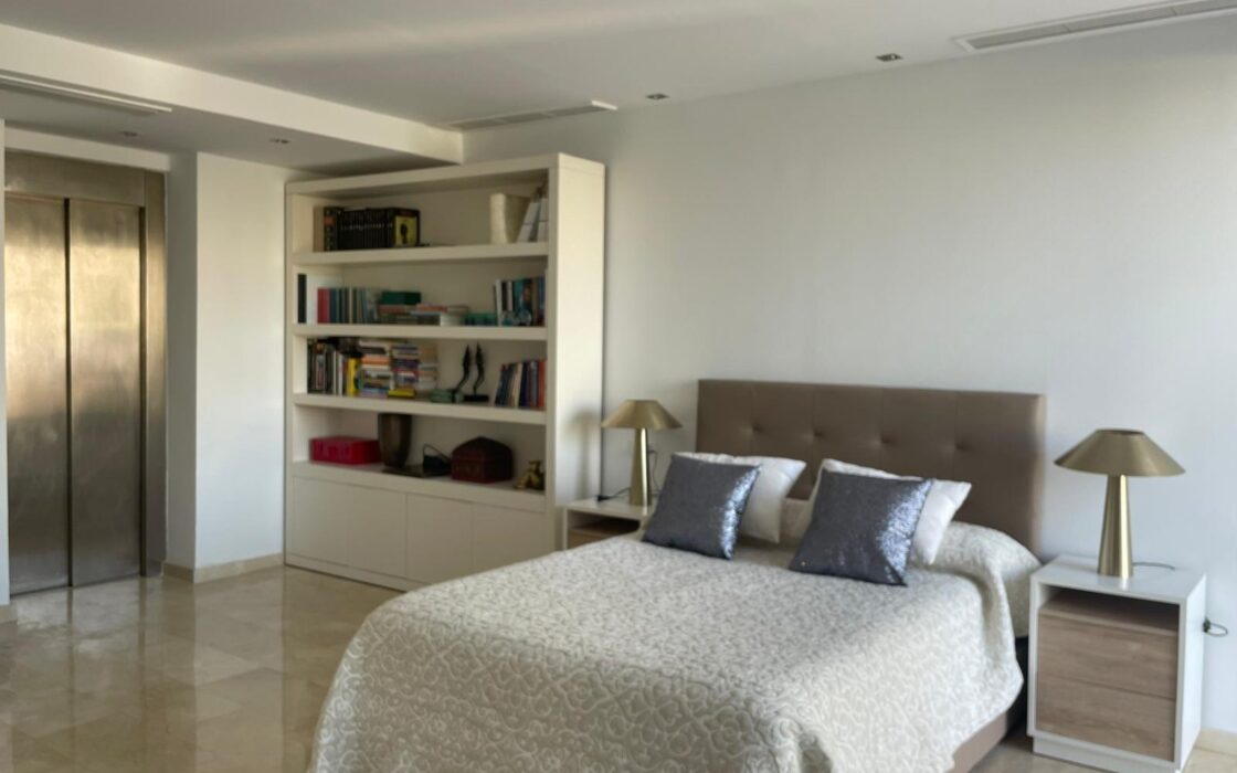 Вилла в Аликанте 400 кв.м с бассейном и террасой