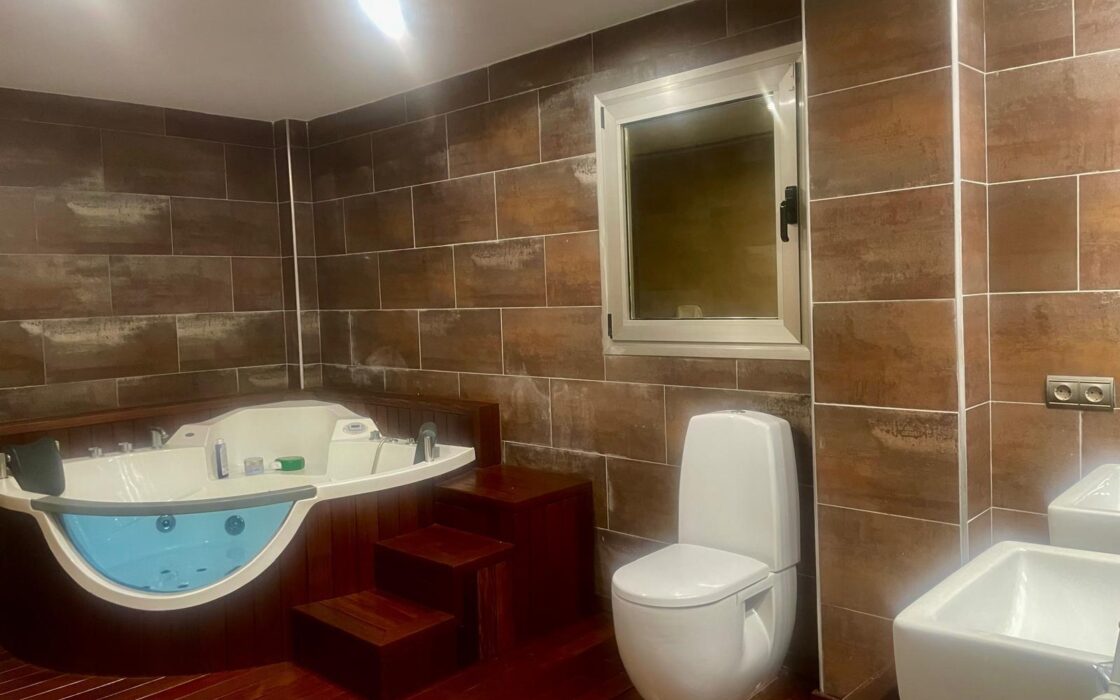 Вилла в Аликанте 400 кв.м с бассейном и террасой