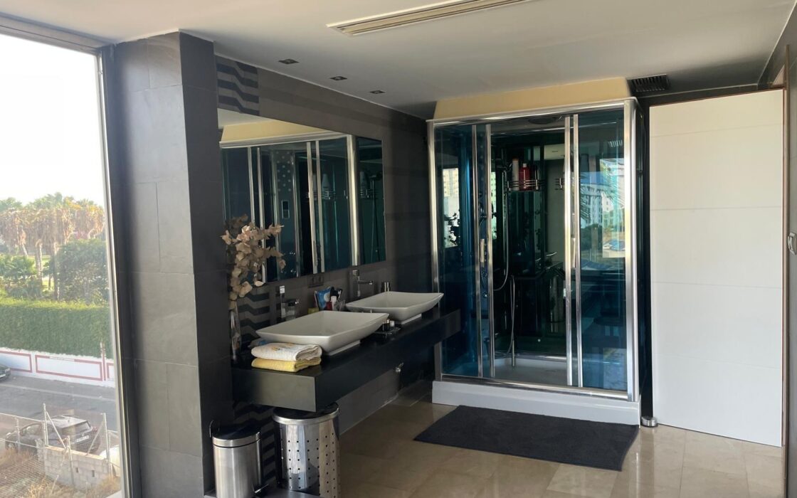 Вилла в Аликанте 400 кв.м с бассейном и террасой