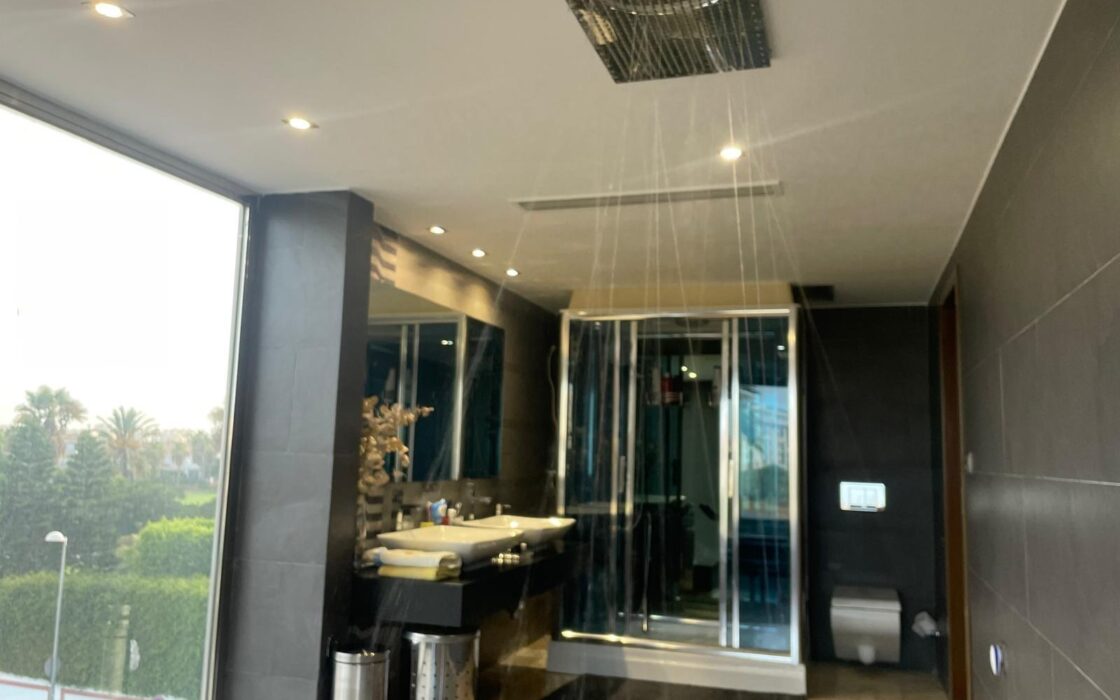 Вилла в Аликанте 400 кв.м с бассейном и террасой