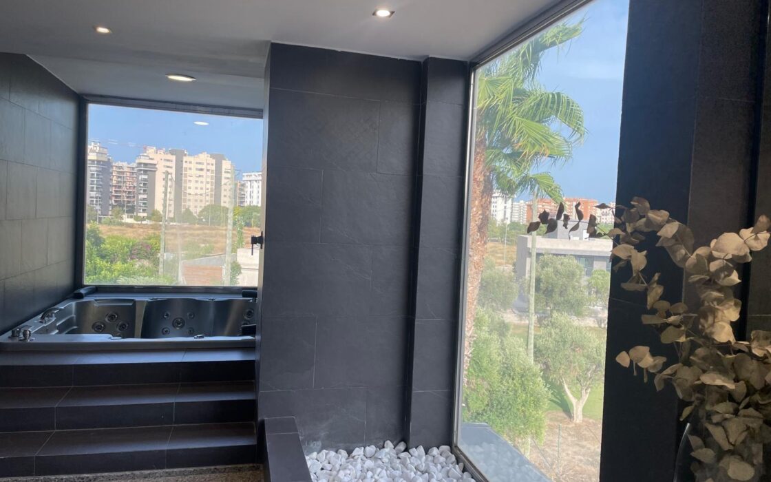 Вилла в Аликанте 400 кв.м с бассейном и террасой