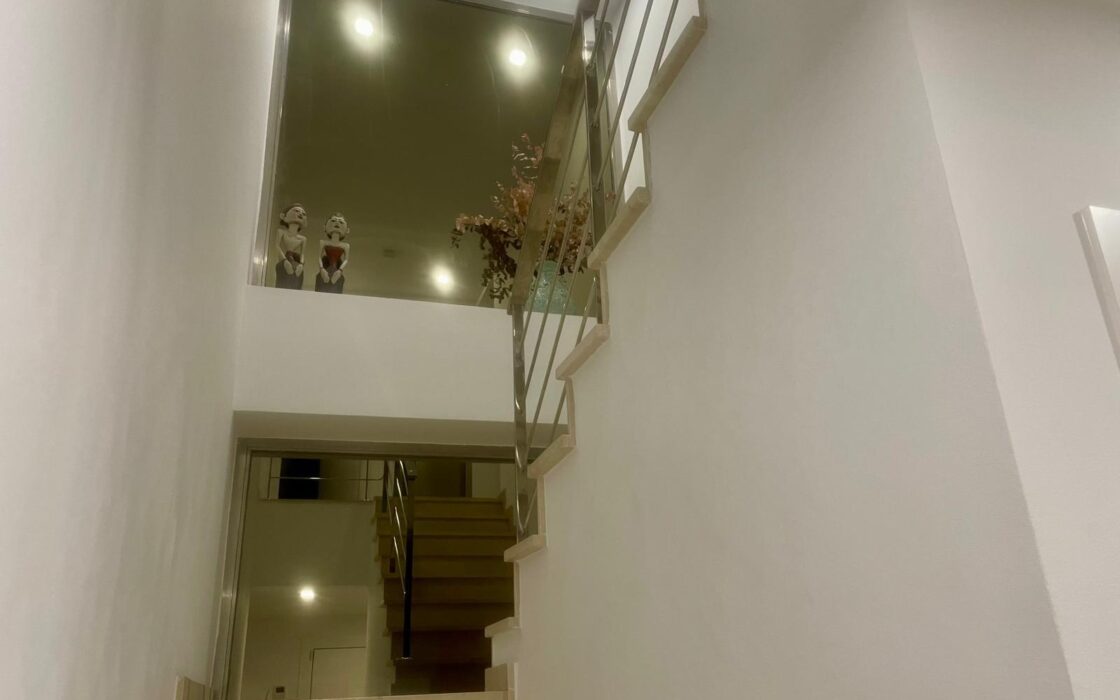 Вилла в Аликанте 400 кв.м с бассейном и террасой