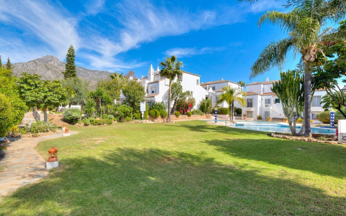 Апартаменти 3+2 в Золотій милі з терасою 135 кв.м