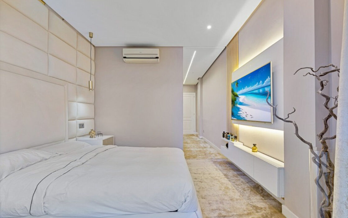 Апартаменти 3+2 в Золотій милі з терасою 135 кв.м