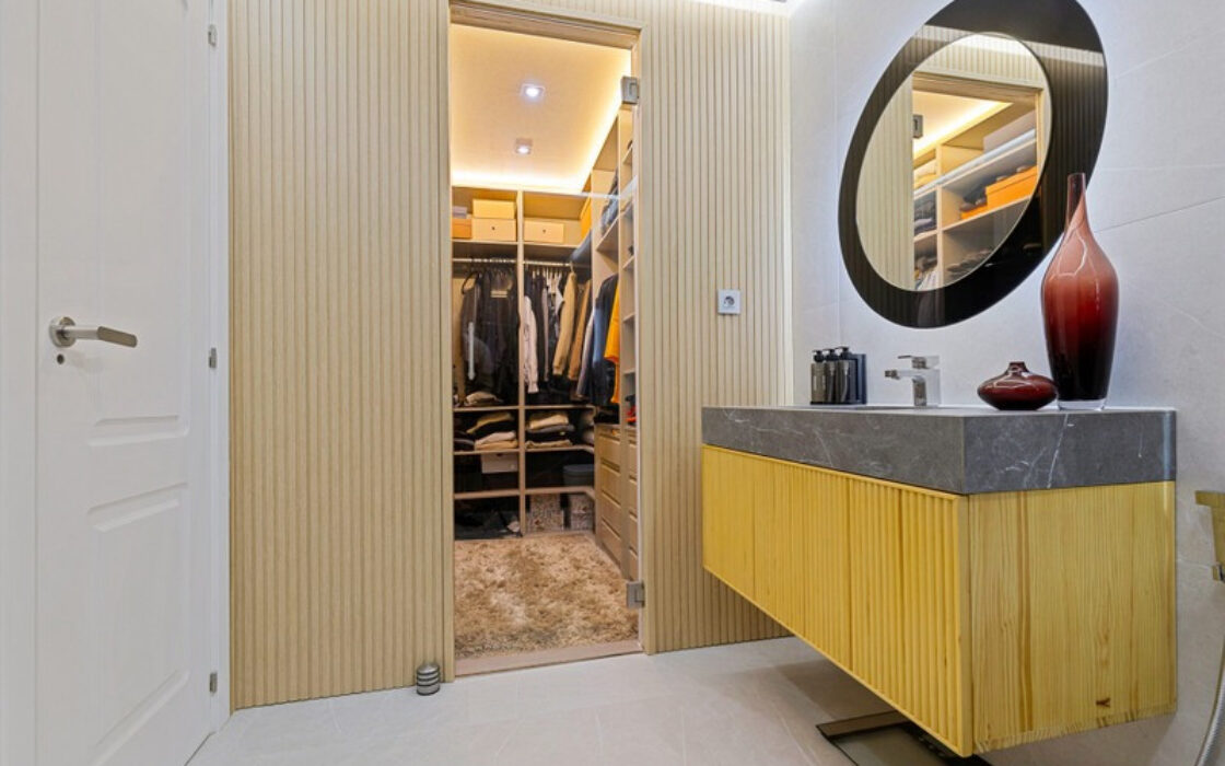 Апартаменти 3+2 в Золотій милі з терасою 135 кв.м