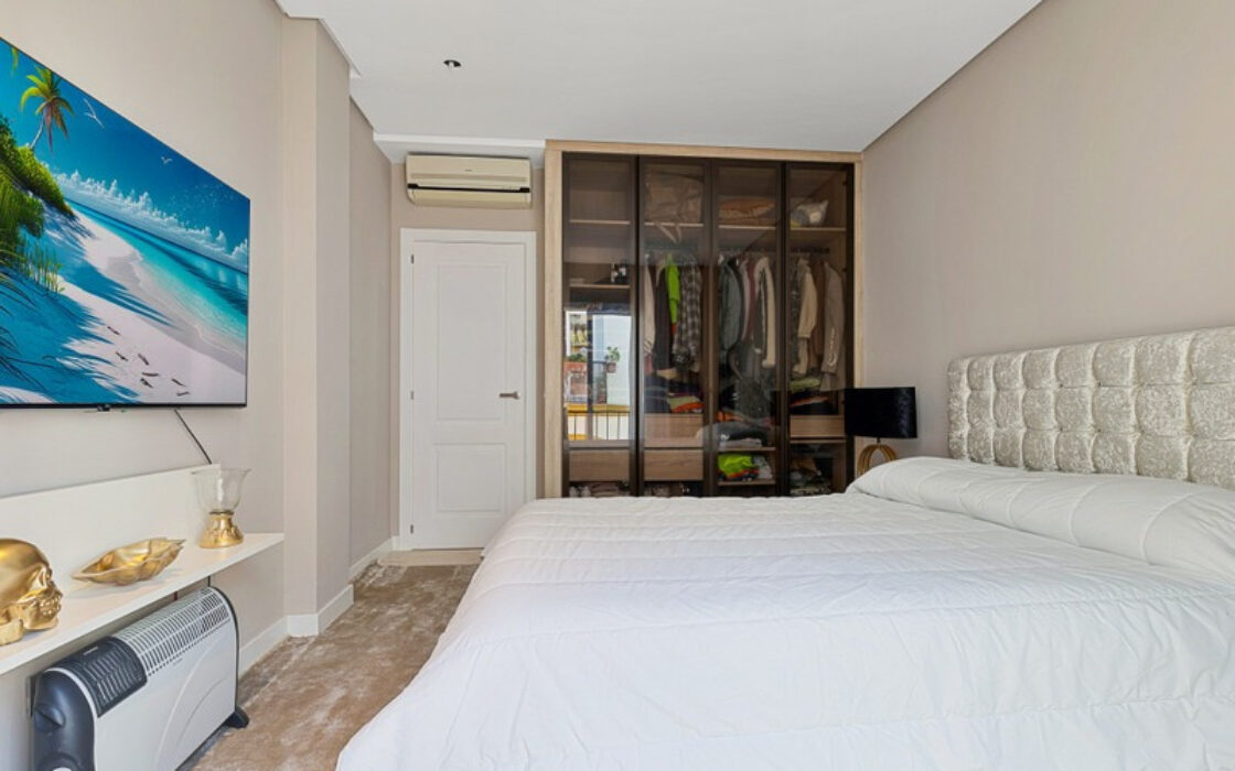 Апартаменти 3+2 в Золотій милі з терасою 135 кв.м