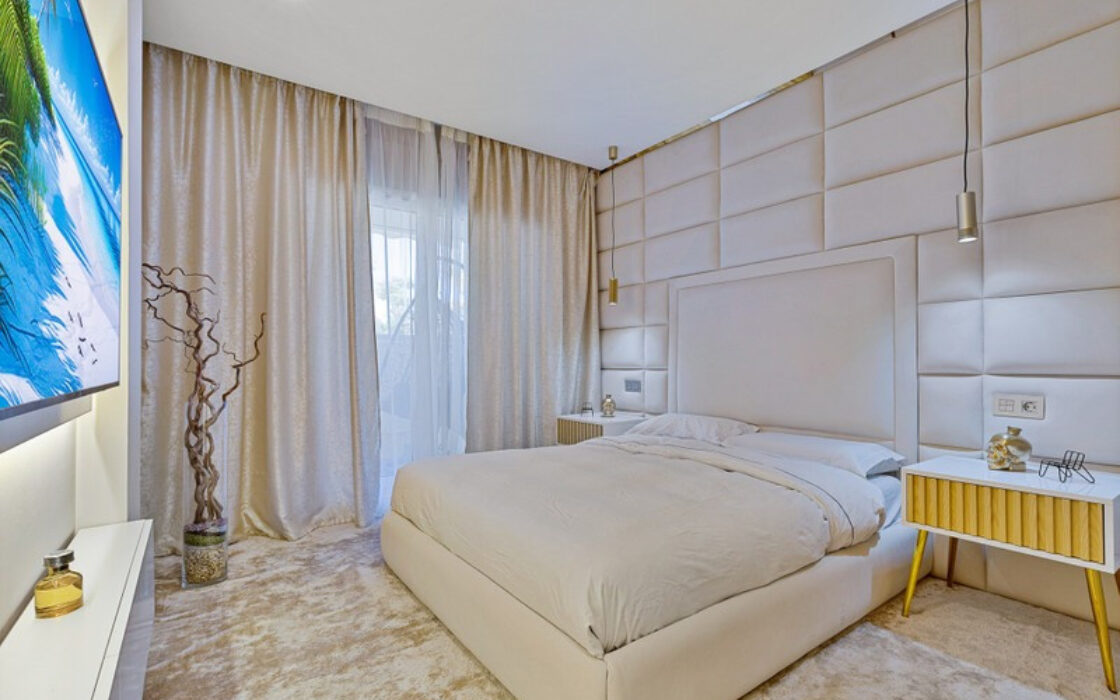 Апартаменти 3+2 в Золотій милі з терасою 135 кв.м