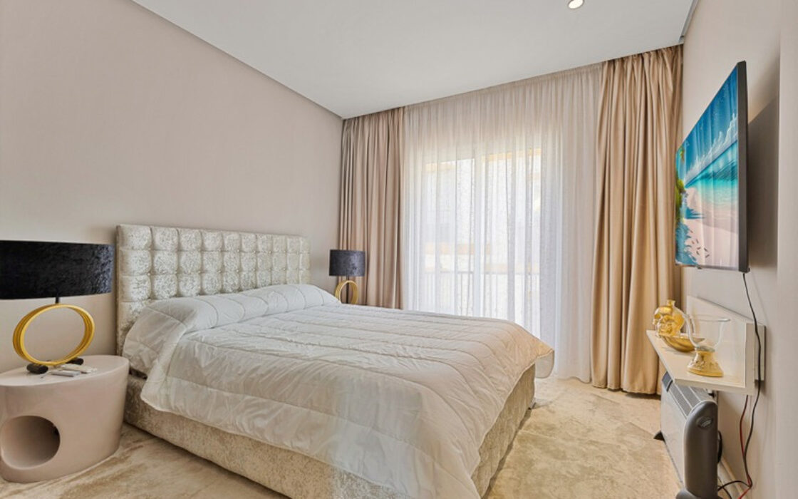 Апартаменти 3+2 в Золотій милі з терасою 135 кв.м