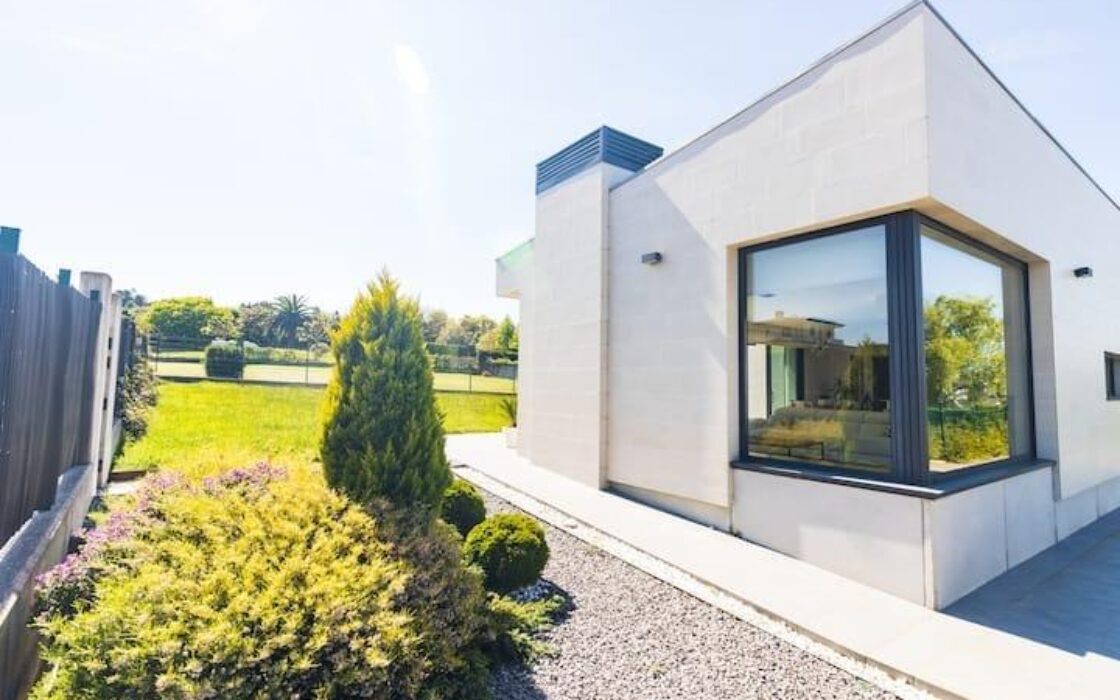 Вилла в Хихоне 140 кв.м с террасой у моря, 5 комнат