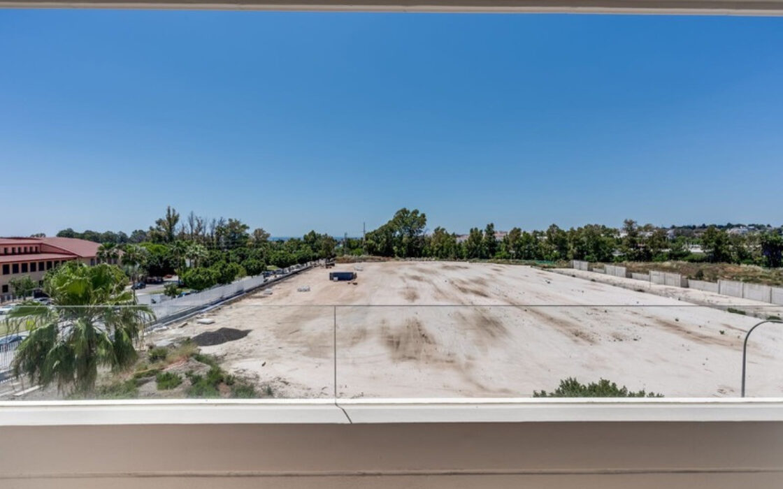 Апартаменти 80 кв.м з терасою в Нуева Андалусія