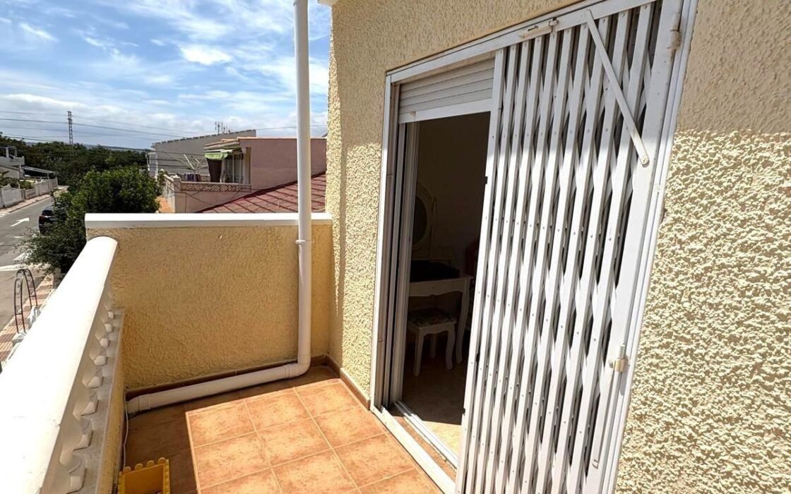 Дом в Торревьехе у моря 71 кв.м 3 комнаты 2001 года