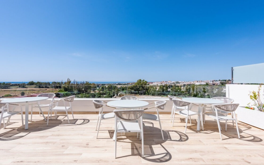 Апартаменти з терасою в Нуева Андалусія 119 кв.м, 4 кімнати