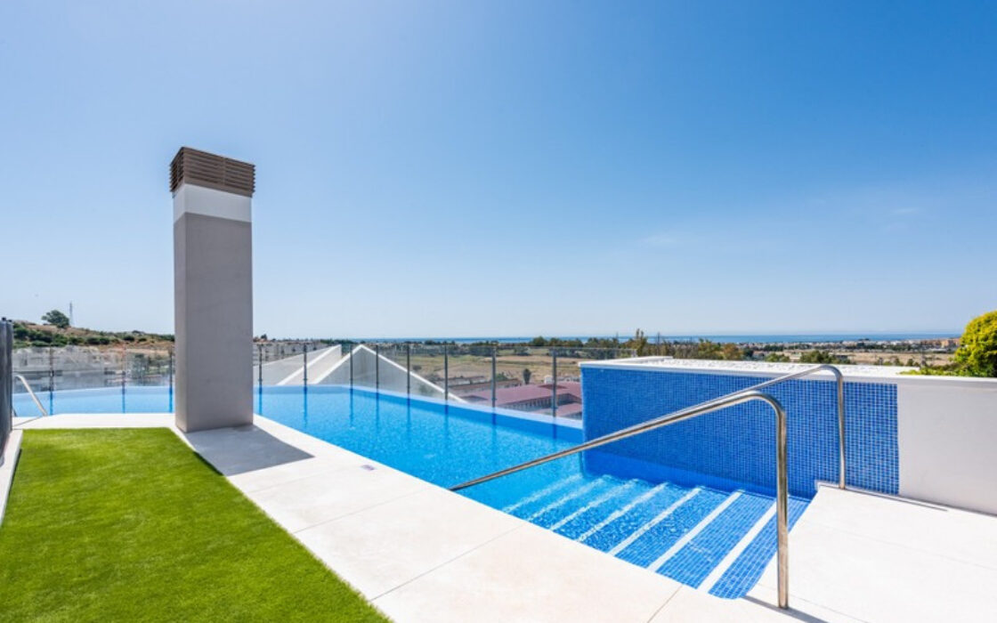 Апартаменти з терасою в Нуева Андалусія 119 кв.м, 4 кімнати