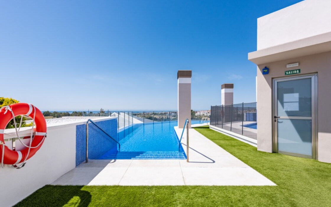 Апартаменти з терасою в Нуева Андалусія 119 кв.м, 4 кімнати