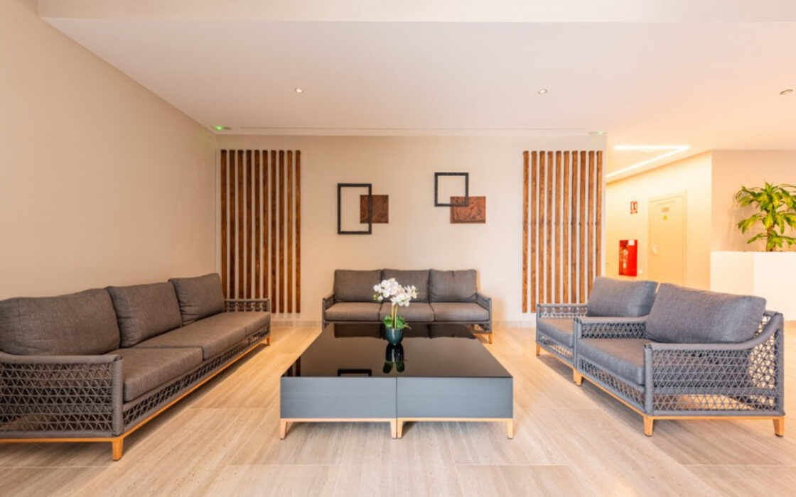 Апартаменти з терасою в Нуева Андалусія 119 кв.м, 4 кімнати