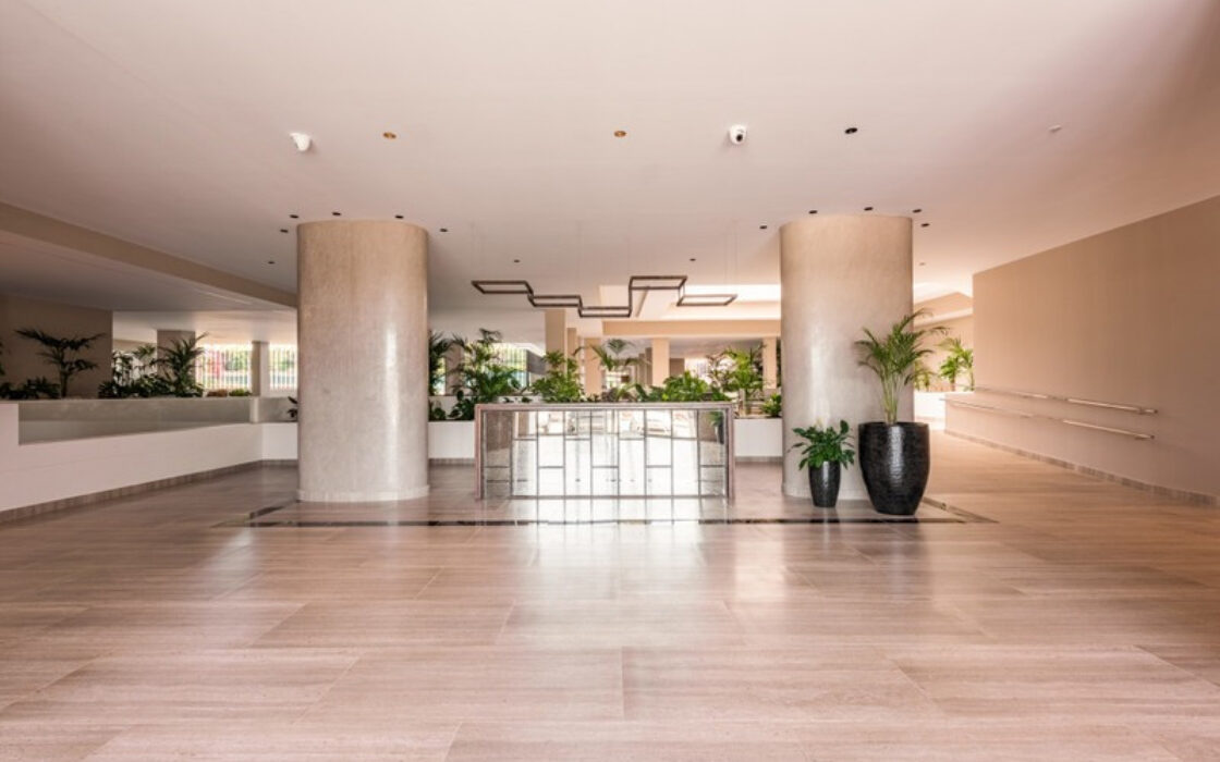 Апартаменти з терасою в Нуева Андалусія 119 кв.м, 4 кімнати