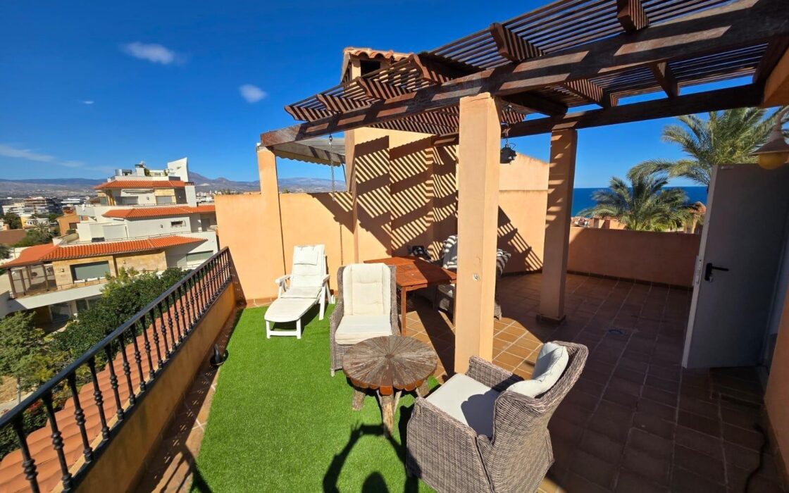 Дом с 4 спальнями в San Juan Playa у моря 369 кв.м