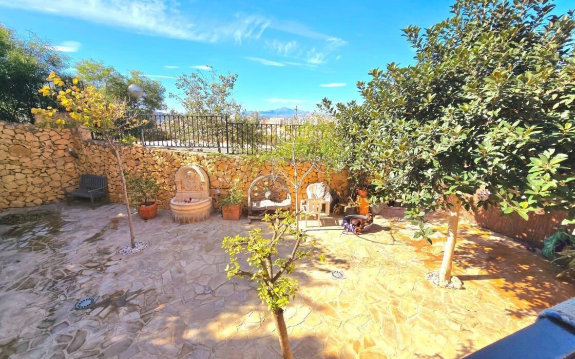 Дом с 4 спальнями в San Juan Playa у моря 369 кв.м