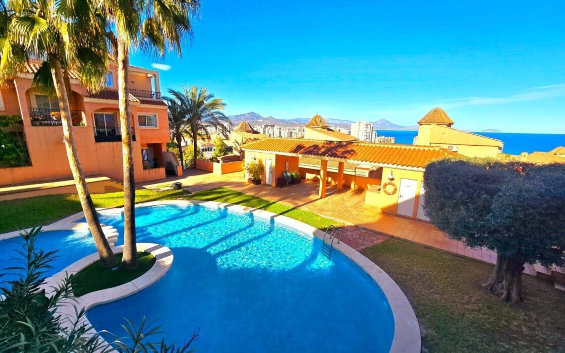 Дом с 4 спальнями в San Juan Playa у моря 369 кв.м