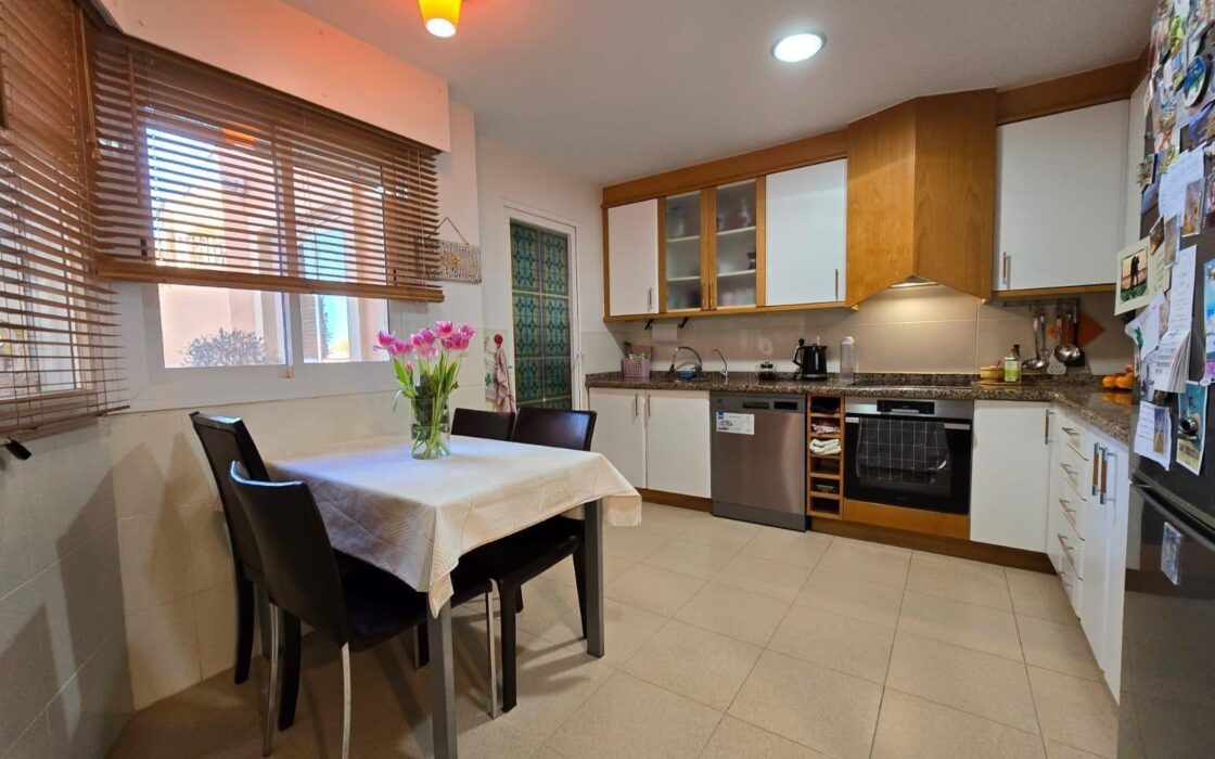 Дом с 4 спальнями в San Juan Playa у моря 369 кв.м