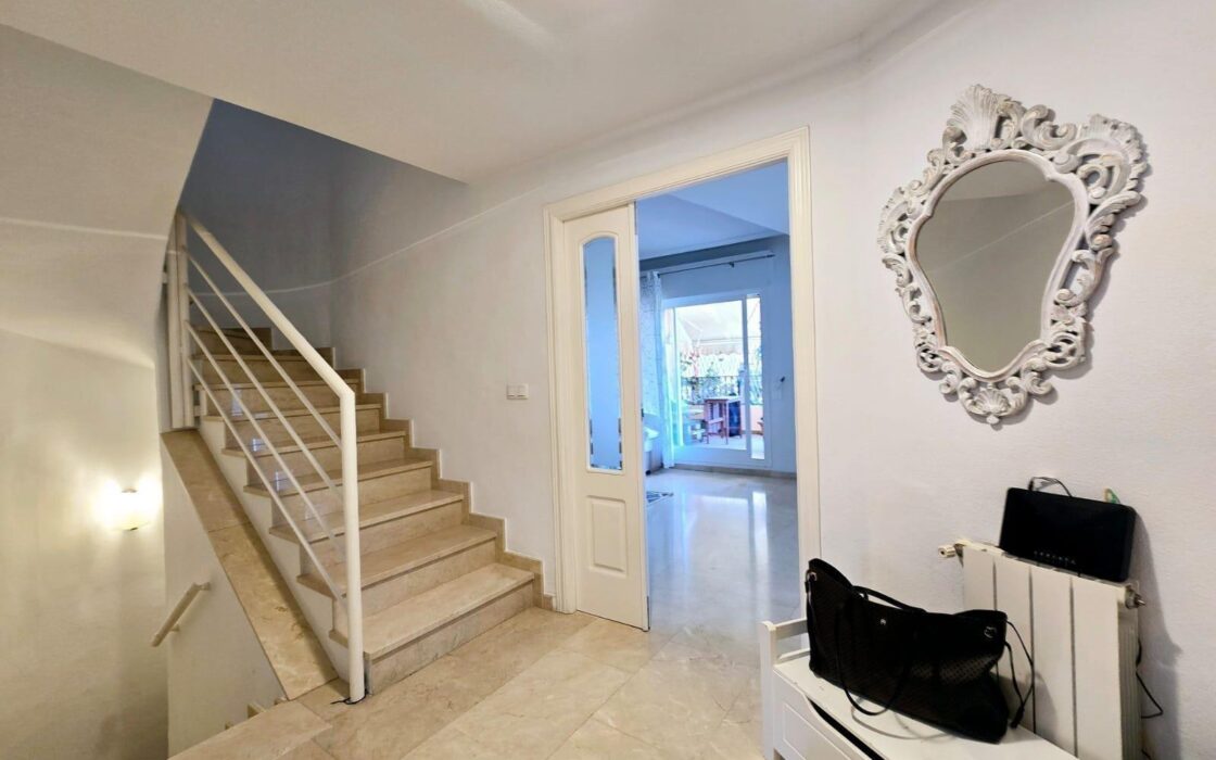 Дом с 4 спальнями в San Juan Playa у моря 369 кв.м