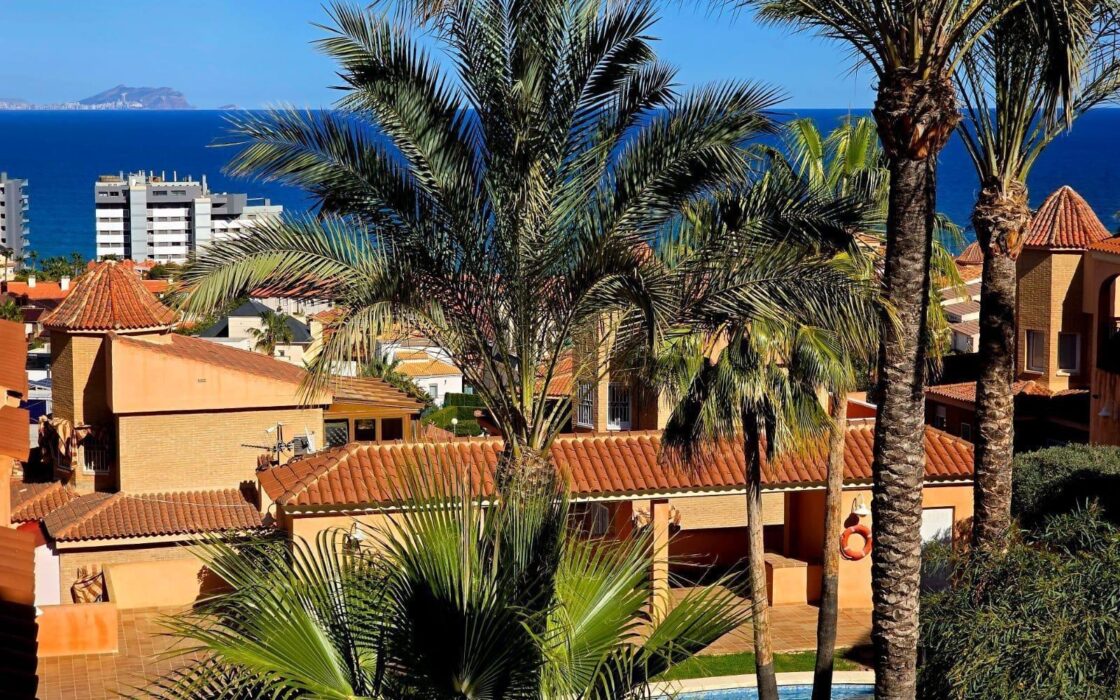 Дом с 4 спальнями в San Juan Playa у моря 369 кв.м