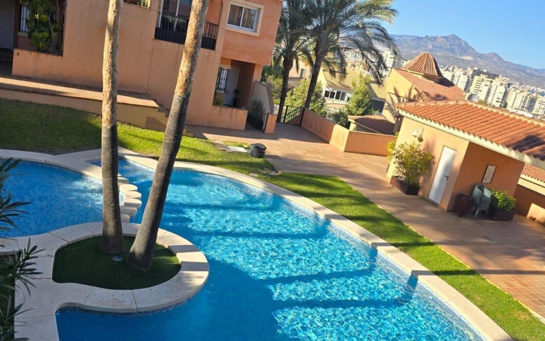 Дом с 4 спальнями в San Juan Playa у моря 369 кв.м