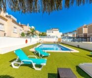 Дом 105 кв.м в San Miguel de Salinas с бассейном у моря